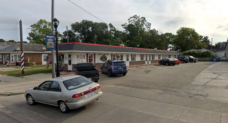 Johnnys Motel and Restaurant (Barrys Buzz Shop) - 2021 Street View (newer photo)